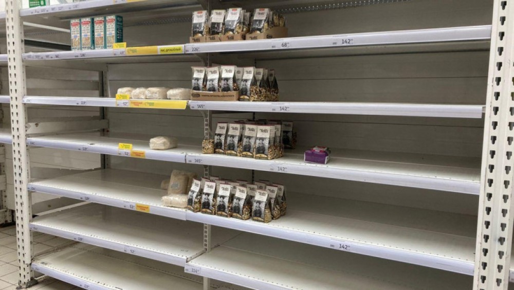 Kremlinul le spune oamenilor să nu se mai îngrămădească la magazine, în timp ce prețurile alimentelor de bază cresc accelerat